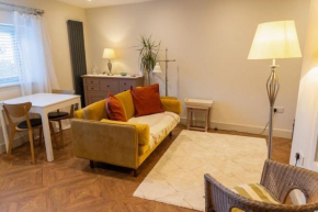 Amarelo apartment, Central Charlbury, 1 Super king bed